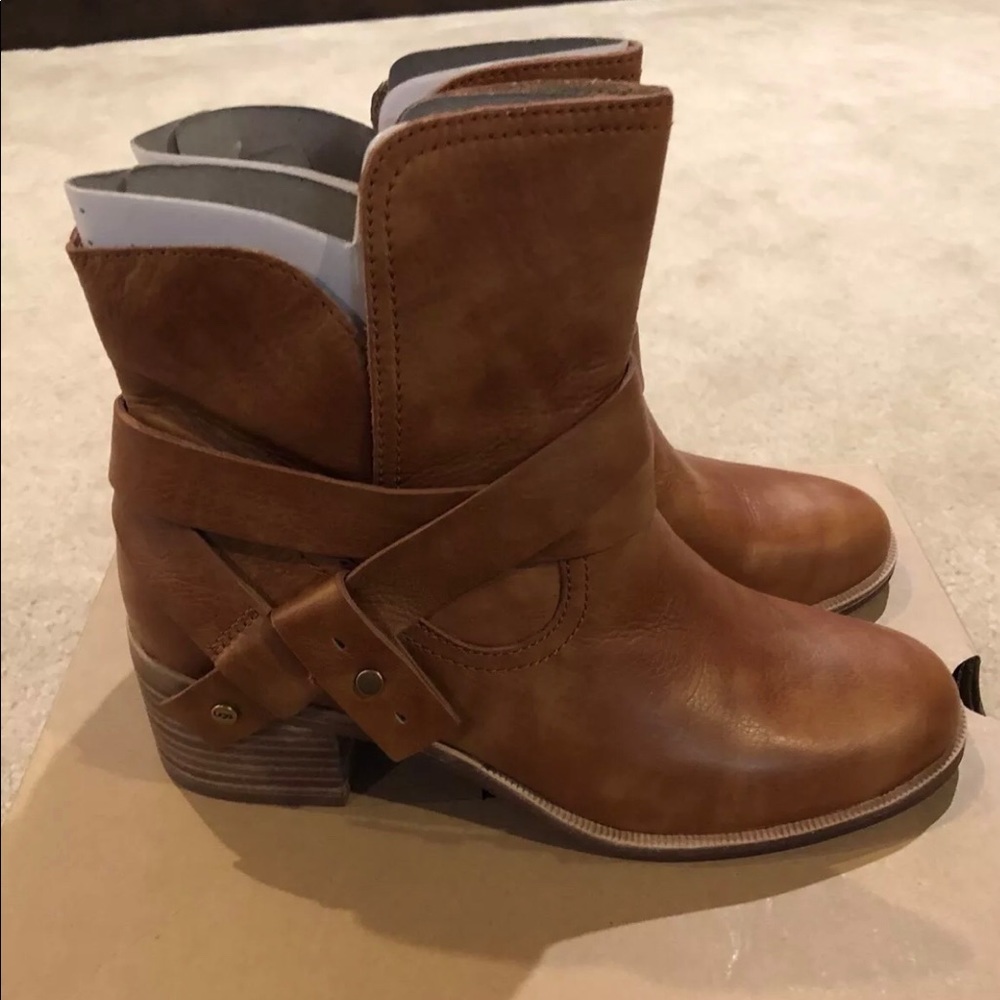 Ugg Australia Elora Leather Boots/Booties Size 7